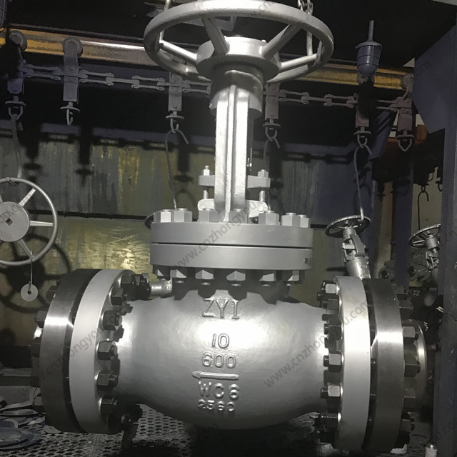 Alloy Steel Globe Valve, 10'' 600LB, ASTM A217 WC6 Body, ASTM A217 WC6 Disc, RF