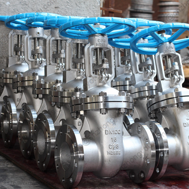 DIN GATE VALVE DN100 PN16, A351 CF8 Body, RF Flanged, Handhweel Operated