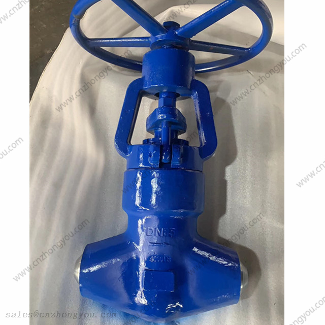 Pressure Seal Bonnet Globe Valve, DN65 4500LB, ASTM A182 F22 Body, ASTM A182 F22 Trim, BW