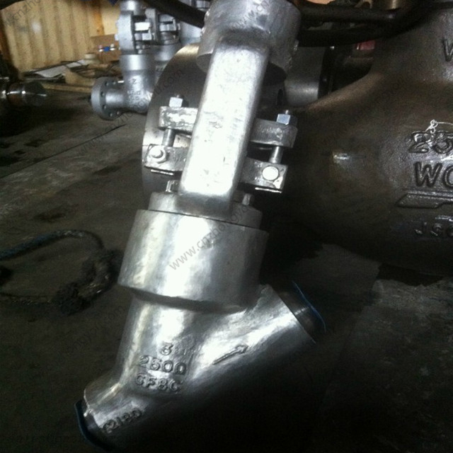 Y Pattern Globe Valve, 3'' 2500LB, ASTM A351 CF8C Body, SS321 Trim, BW, Pressure seal bonnet