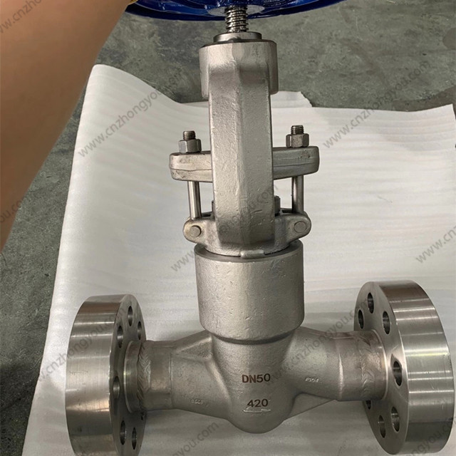 Pressure Seal Globe Valve, DN50 PN420, ASTM A182 F304 Body, ASTM A182 F304 Trim, RTJ Ends